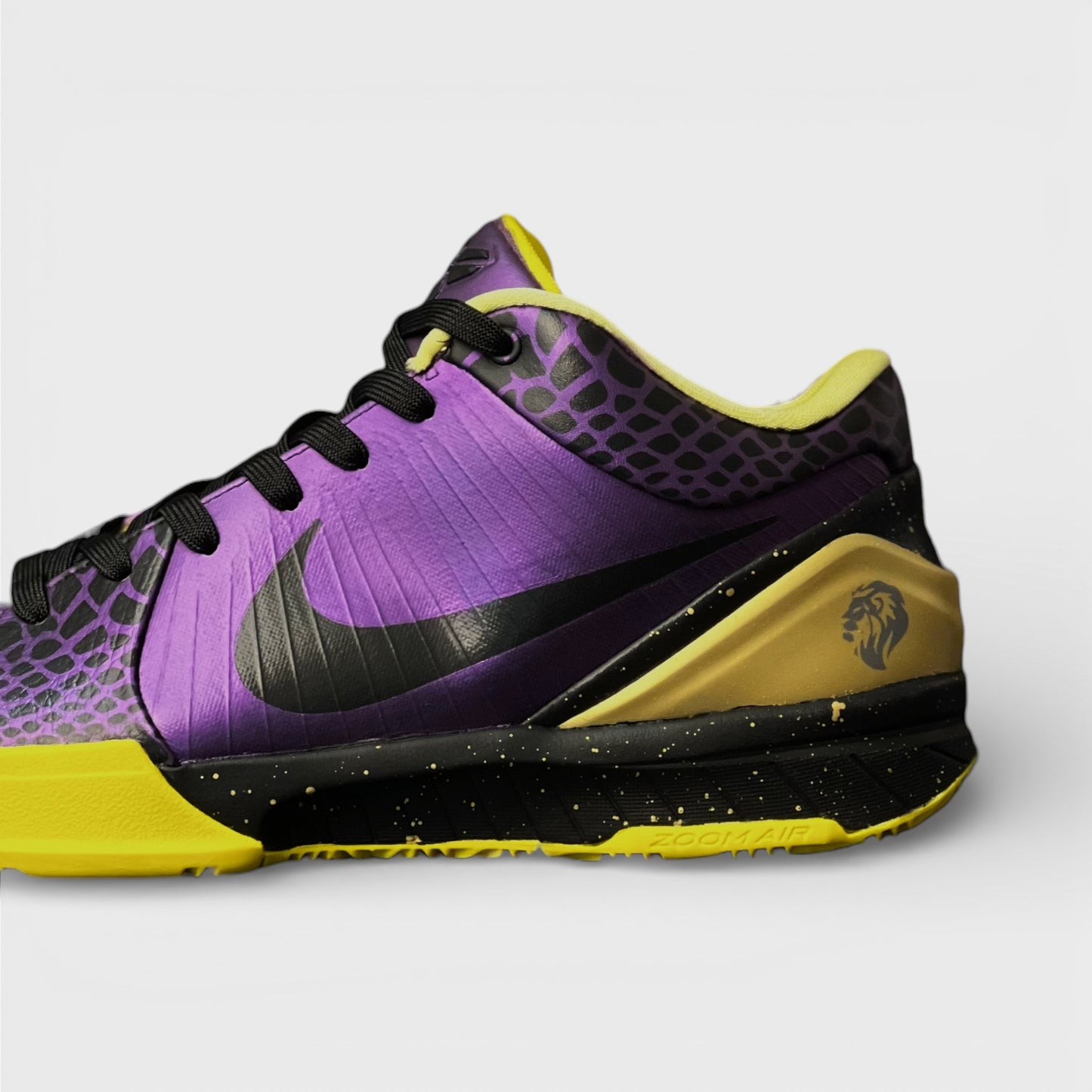 Kobe 4 "Black Mamba"